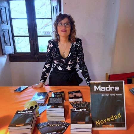 Jennifer Ariño, escritora de suspense